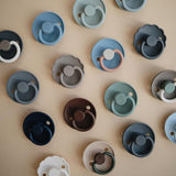 Chupeta Daisy em Silicone - Powder Blue - FRIGG