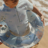 Conj. de Camisola de Banho Manga Curta e Calções - Ocean Adventure - Little Dutch