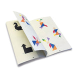 Tangram de madera en caja de metal.